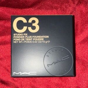 MAC Studio Fix Powder Plus Foundation - Sleek Black Compact
